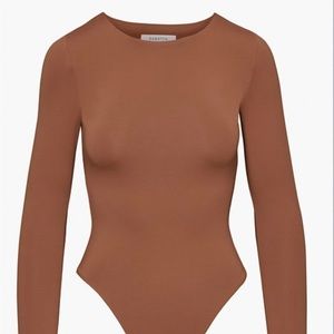 Babaton Contour Crew Longsleeve bodysuit